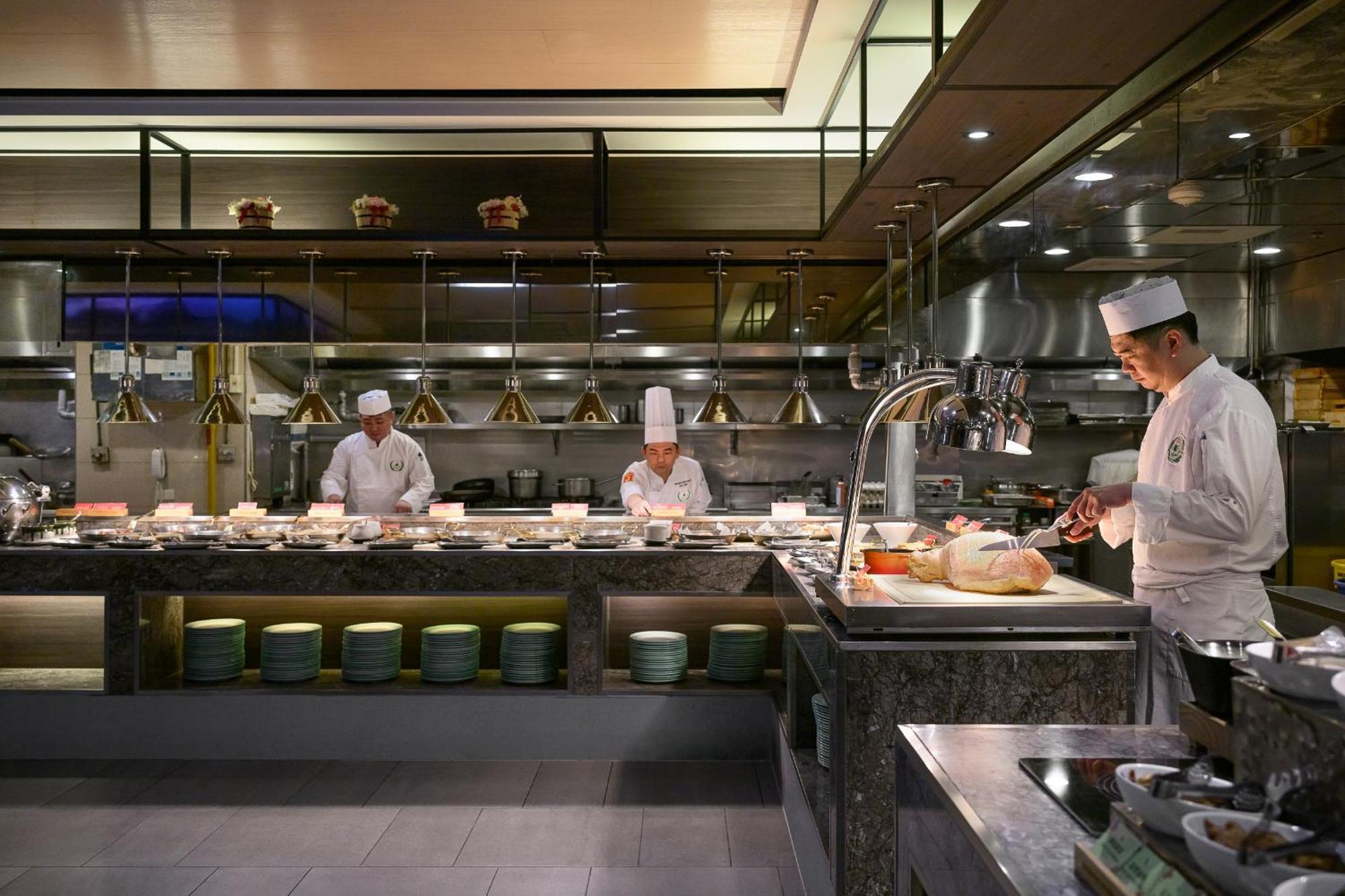 Evergreen Resort Hotel - Jiaosi Цзяоси Экстерьер фото A commercial kitchen