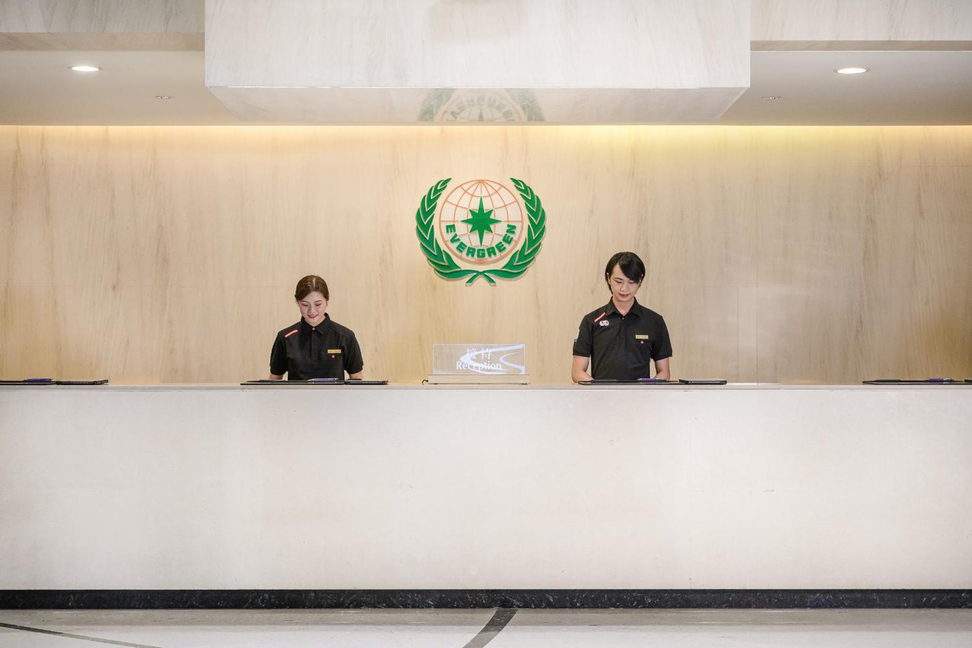 Evergreen Resort Hotel - Jiaosi Цзяоси Экстерьер фото Reception desk at the headquarters of the China Meteorological Administration
