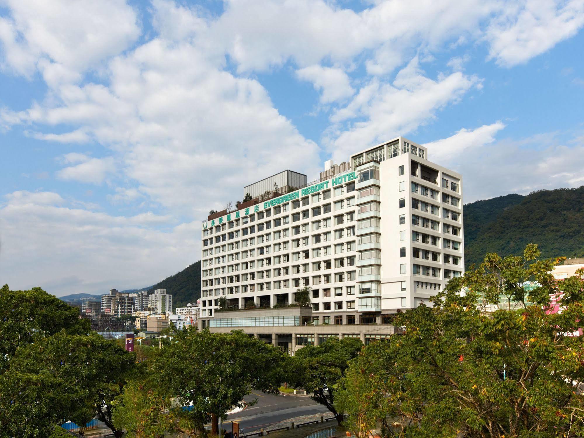 Evergreen Resort Hotel - Jiaosi Цзяоси Экстерьер фото National Yang-ming University