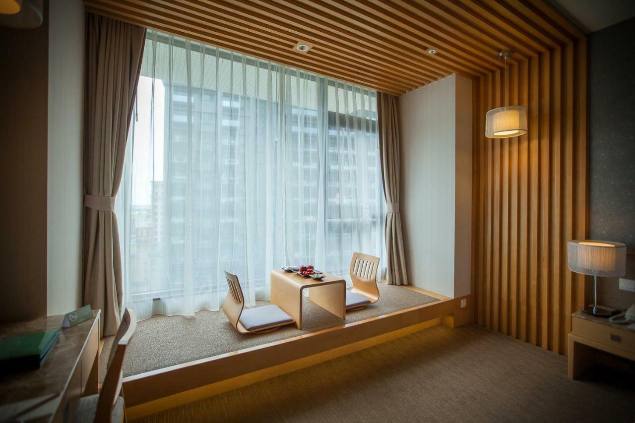 Evergreen Resort Hotel - Jiaosi Цзяоси Экстерьер фото A traditional Japanese room